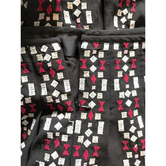 Ann Taylor Black Red Geometric Pleated Embroidered Skirt Knee Length Size 10 - Picture 8 of 10